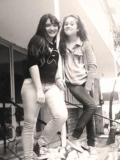 MelanieMello_13's tweet photo. Jajaja te quiero mahia #amistad https://t.co/idMqssrrOo