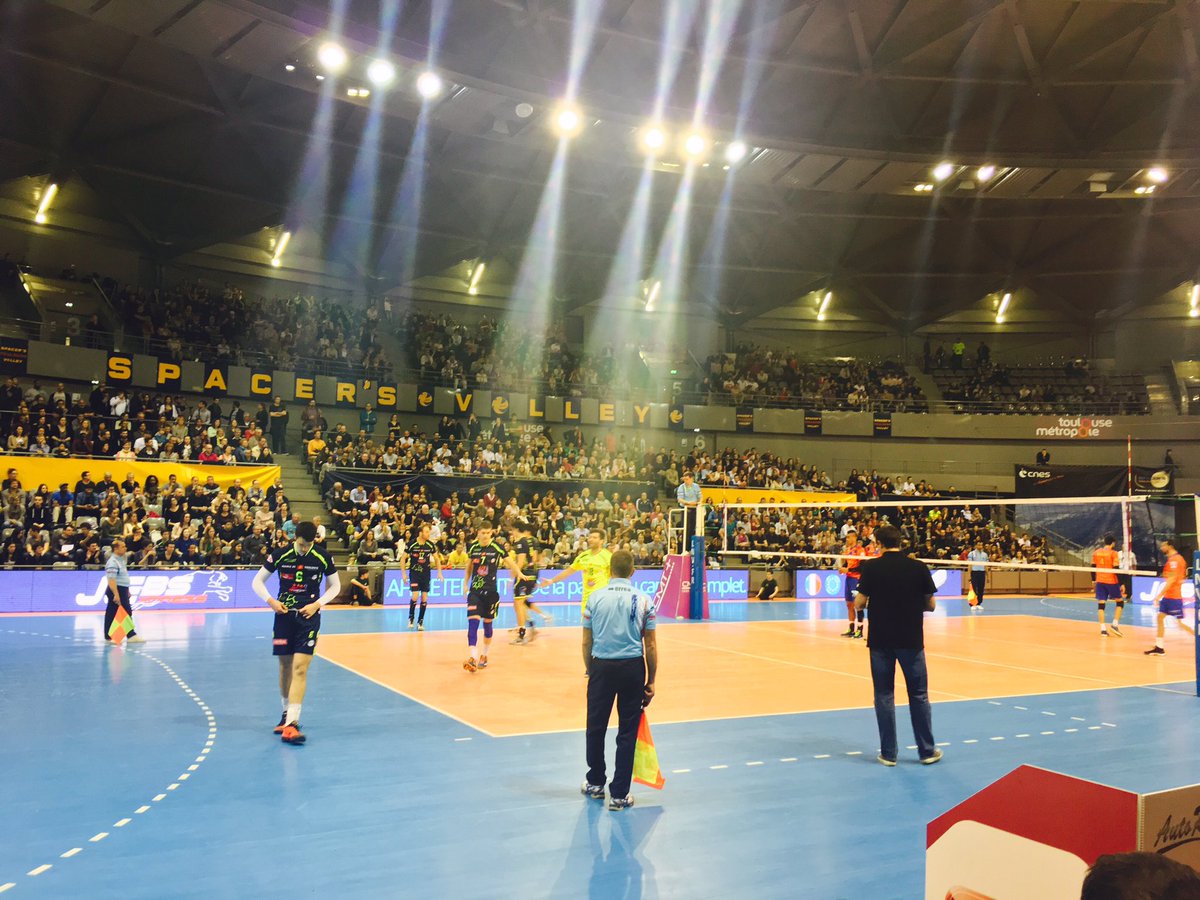 Ce soir on soutient les <a href="/SpacersToulouse/">Spacer's Toulouse</a> avec comme invité spécial <a href="/MichelSarran1/">Michel Sarran</a> 🏐#AllezToulouse !!!!