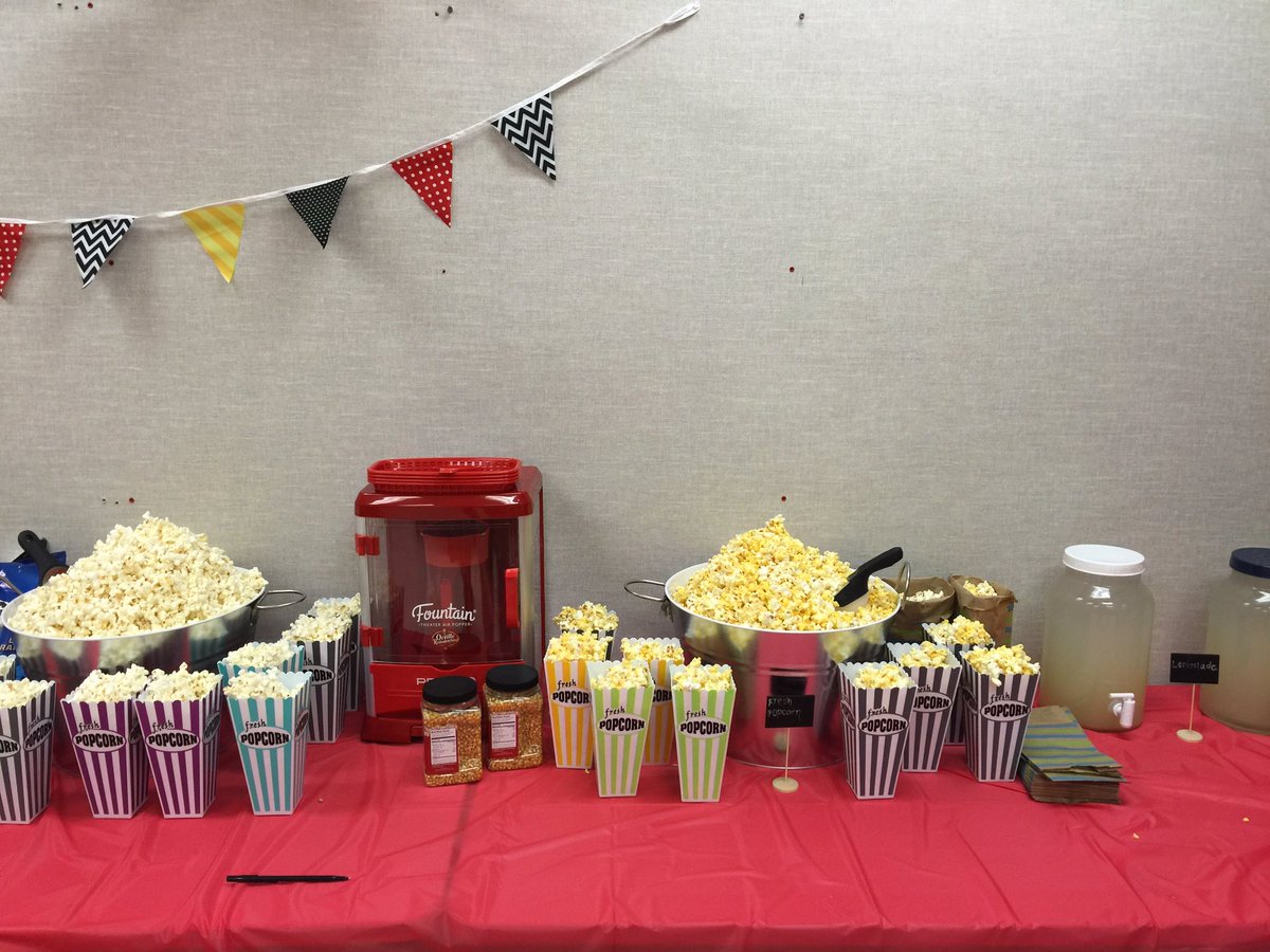 AJGiannetti's tweet photo. Carnival at T1915! #rockingcommunity @Herron9Herron @SelenaAlbino @E23Braemer thank you @flngg https://t.co/WvmLVc40zV