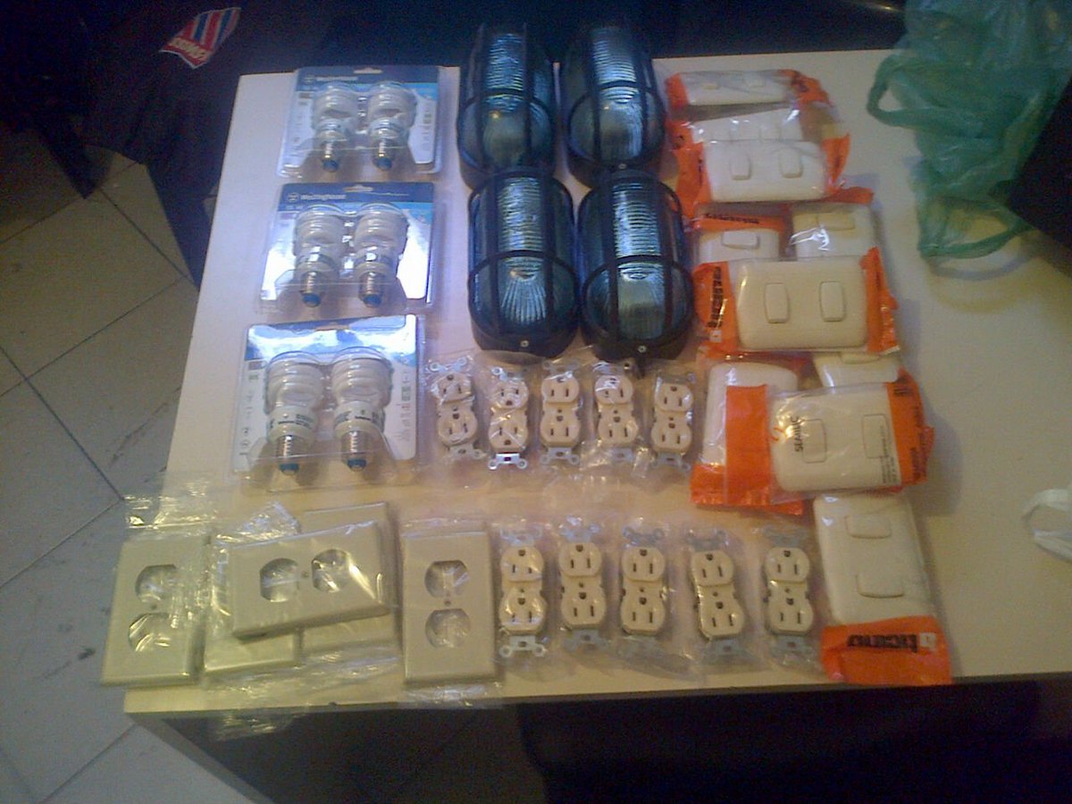 UNESR_ER200's tweet photo. El Centro D Participantes ER200 en gestión con  Covinea  a Recibido Materials d Suma importancia para la UNESR BNA https://t.co/8D6JVmQQ82