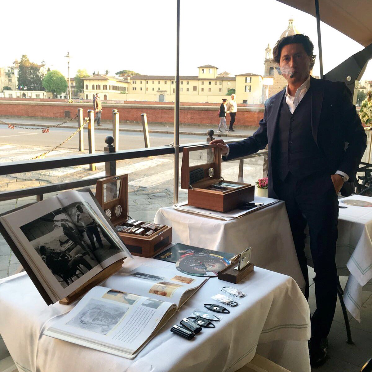 FCocktailWeek's tweet photo. La prima #degustazione di #Sigaro TOSCANO® al Winter Garden Bar @StRegisFlorence #FCW16 #florencecocktailweek https://t.co/0kayH1Dfij