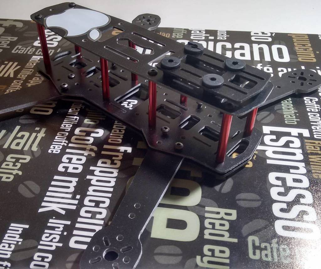 dronodromo_com's tweet photo. Today I recieved the new Apple 250s frame 😁😁 #dronemaniacos #quad250 #quadcopters #frame #apple #barcelona #dji #dr… https://t.co/mPvbOSHz2B