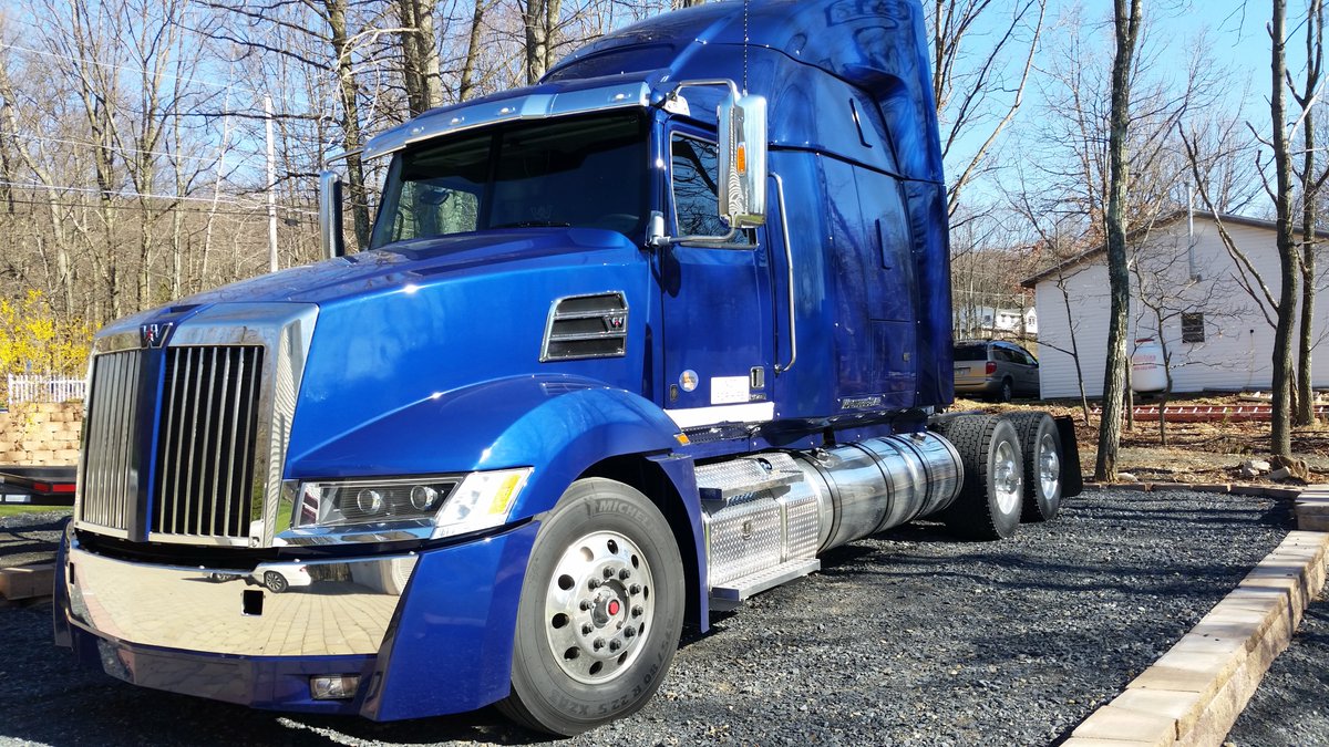 TeamPrimePA's tweet photo. #Optimus has found his new home! Today..the build begins!
#TeamPrime #OptimusIsComing #Transformers #OptimusPrime https://t.co/PKGl7iLUFL