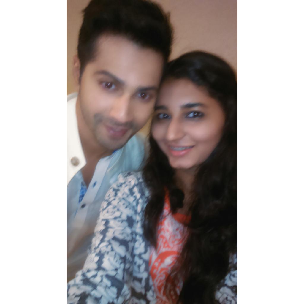 sanjana267's tweet photo. This is so stupid to do 😂 but yeah here you go..!! ❤ i know ppl are not gonna RT this 🙈 neway 😘💕 love love 😂😂 https://t.co/Qr0wwkH4W4