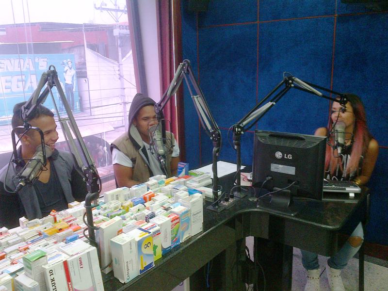 Giga913fm's tweet photo. Hoy Grata Visita de @ClioMusica en @Giga913fm con su #TourDimelo en #Merida @Kavantertaiment @rafa_castillo30 https://t.co/uEf79ywSJL