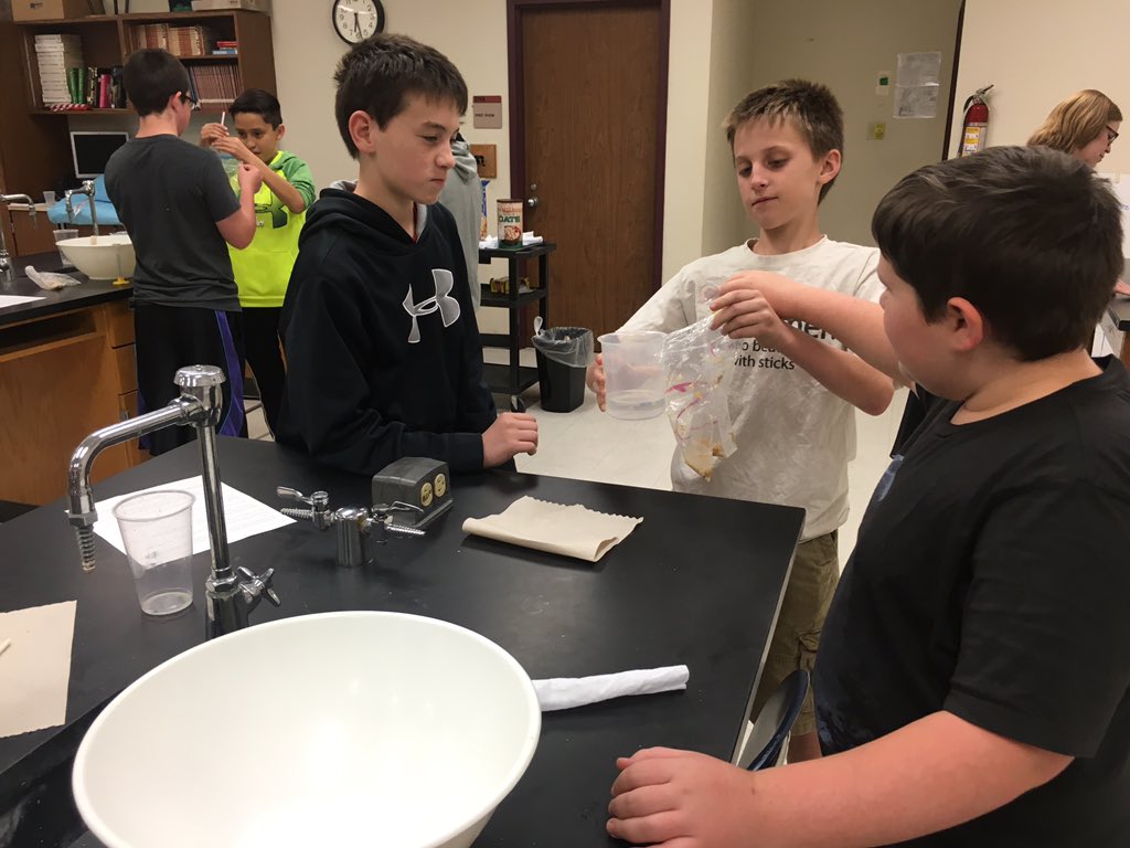MissTubbs_CPES's tweet photo. Digestion lab! #science #mjhplp https://t.co/ngEFo0WMZ0