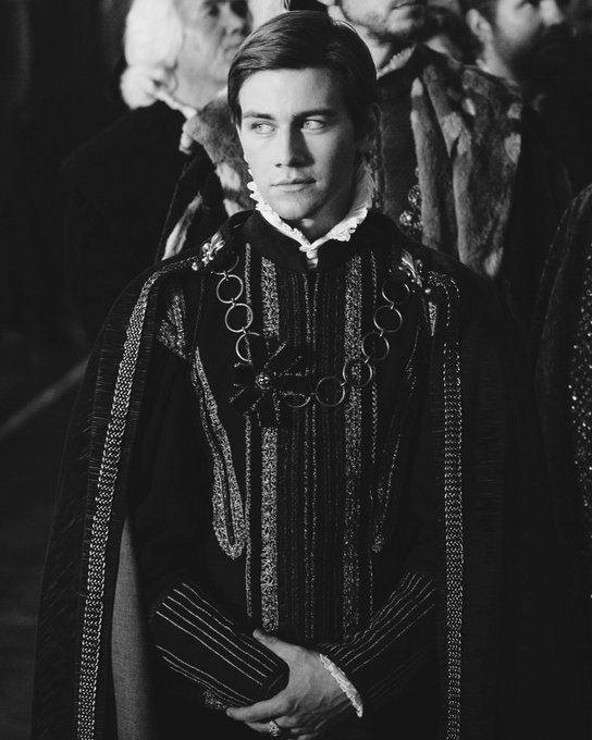 クイーンメアリー バッシュ役の俳優はトーランス クームズ 妻はどんな人