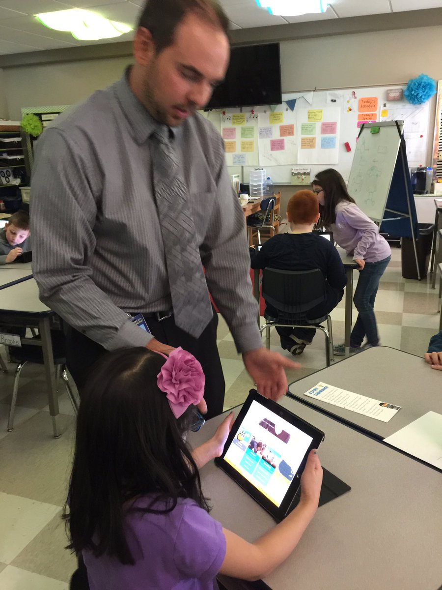 lockportiPad's tweet photo. Learning how to code in second grade!#mrraymondrocks https://t.co/JNCMsZdybo