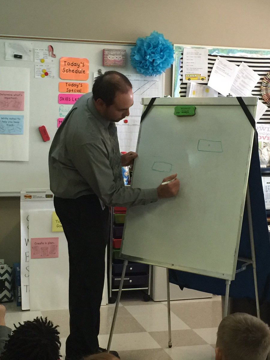 lockportiPad's tweet photo. Learning how to code in second grade!#mrraymondrocks https://t.co/JNCMsZdybo