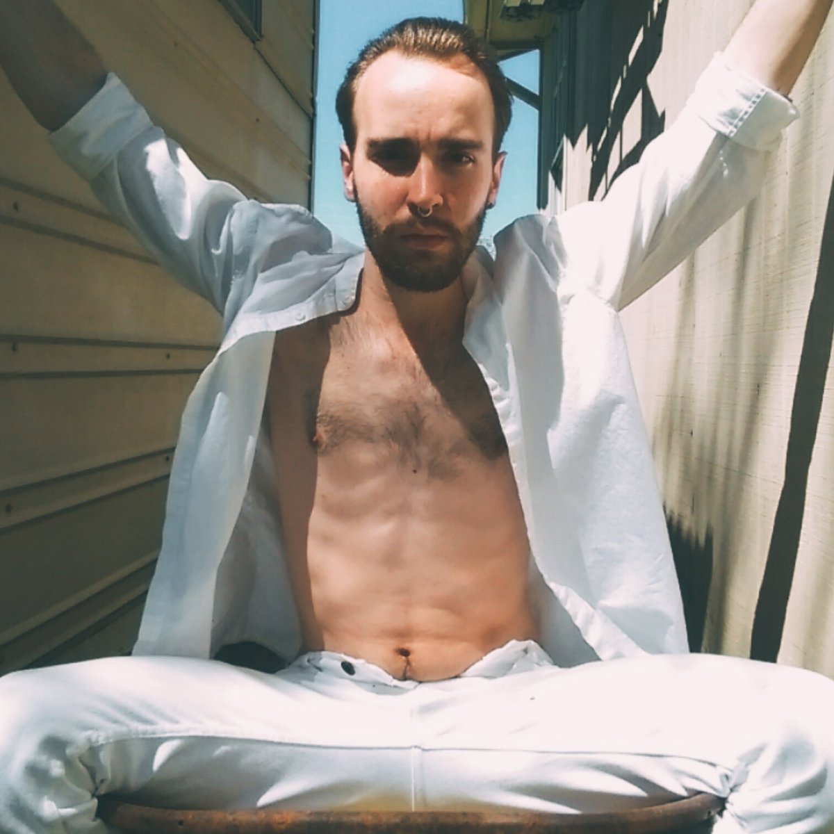 JRgrey11's tweet photo. I think I could pull off a Spaniard... #indieartist #singer #malemodel #print #selfie #spainmen #style #trendy https://t.co/fYDF9RUQiE