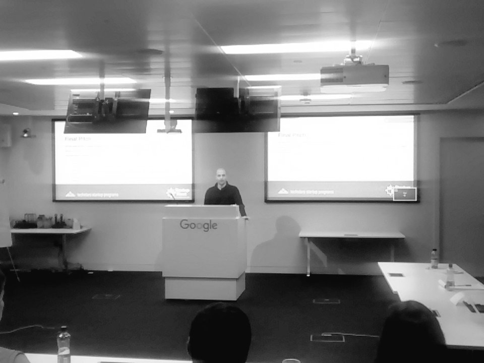 FoundersBoostIE's tweet photo. First #startup pitching is #trusthub. They want to give buyers more confidence when shopping online. https://t.co/efngeAQrBb
