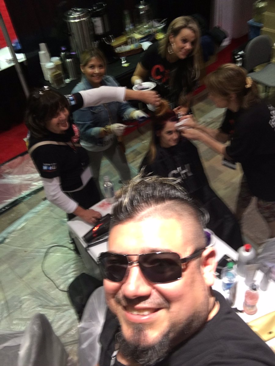 Joeanthonypena's tweet photo. Team work is Dream work! Stop looking around and just make it happen!#joeanthony #Farouklive #cosmoprof #CHI #1Kclub https://t.co/LurbFTdxaL