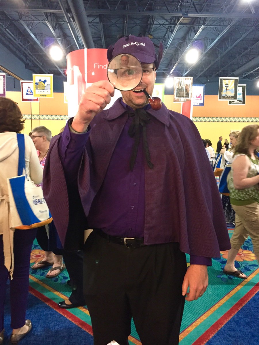 ICD10monitor's tweet photo. Thanks for stopping by our #aapchealthcon booth, @DrGwilliam! #findacode https://t.co/ebhQtC6wy8