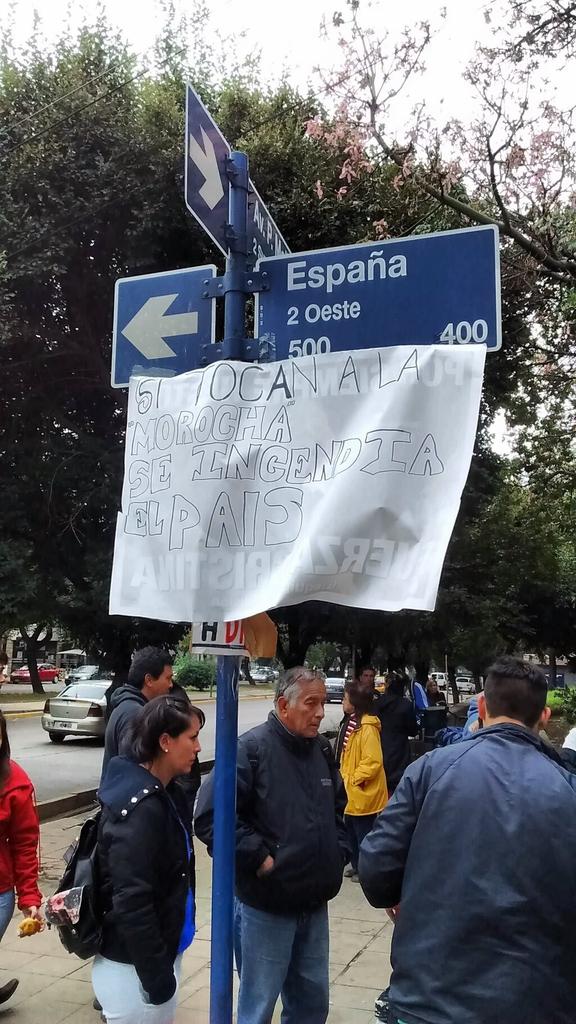 CabreraGuido's tweet photo. Me gustaría preguntarle a esta buena gente, si es posible incendiarlo más de lo que ya lo hizo "La Morocha"?? https://t.co/5GdwAEjHXy