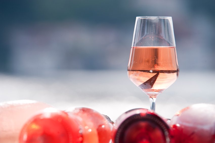 TraynorVineyard's tweet photo. Coming To The County? Drop In &amp; Taste Our Frontenac Gris Rosé From The Stainless Tanks This Weekend! #PrivateTasting https://t.co/1P0jYXaYUt