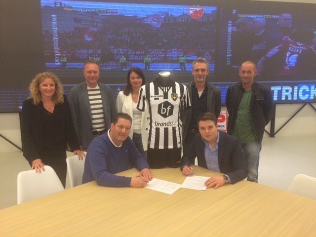 excelsior20's tweet photo. Het informele contract is getekend met @brandsfit #kledingplan #goededoelen https://t.co/eYFdqiKSuH