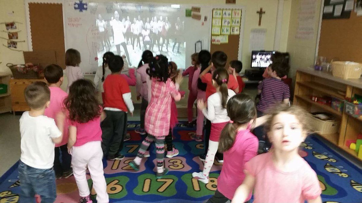 StStephDPCDSB's tweet photo. Mrs. Hoy Kenny's class. #DPFlashDance2016 https://t.co/lqHzubK3h8
