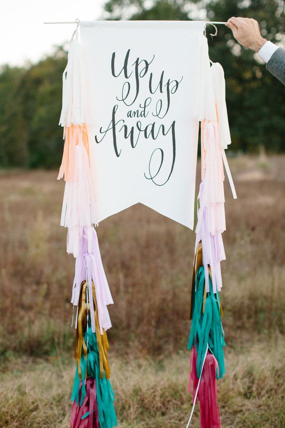 Isn't this banner adorable? More fun details in this hot air balloon shoot: bit.ly/100LCup0414