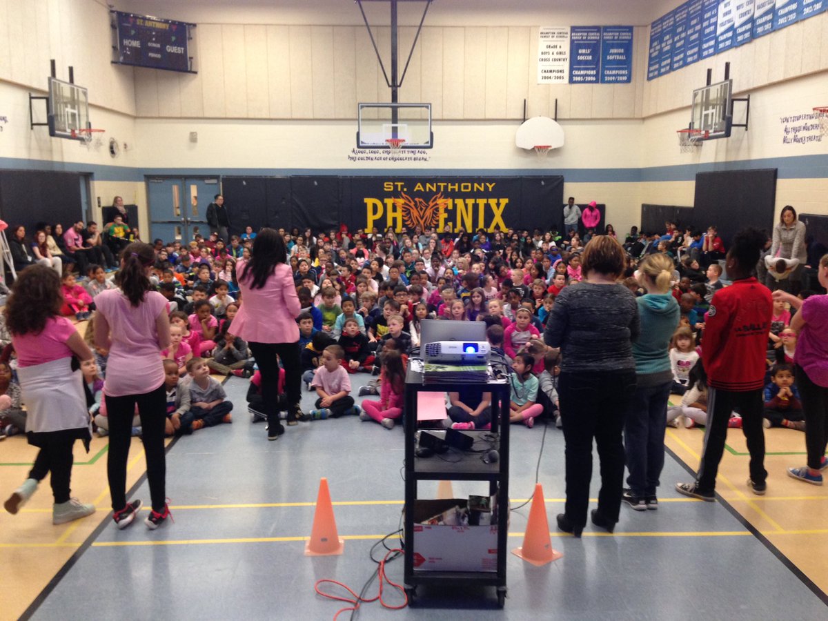 AnthonyBrampton's tweet photo. Celebrating with all @DPCDSBSchools the Int'l Day of Pink(anti-bullying) @MrJ_Martins #Phoenix #DPFlashDance2016 https://t.co/Uwr1L3gHCt