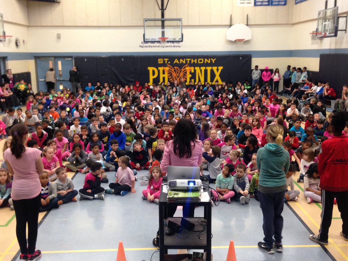 AnthonyBrampton's tweet photo. Celebrating with all @DPCDSBSchools the Int'l Day of Pink(anti-bullying) @MrJ_Martins #Phoenix #DPFlashDance2016 https://t.co/Uwr1L3gHCt