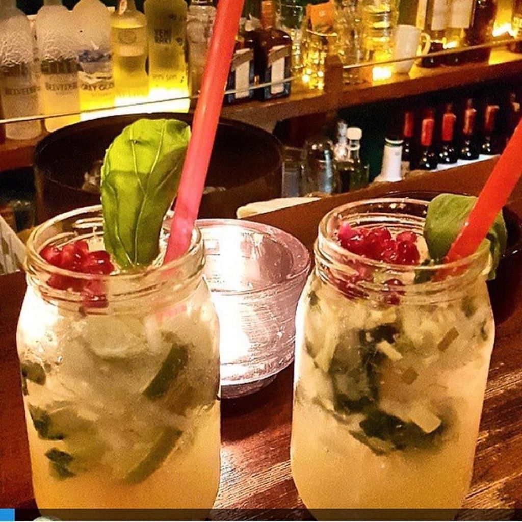 budavivacom's tweet photo. Bu akşam #cihangir deyiz - şu anda @smyrnacihangir fıkır fıkır - bilginize 🤘🏼👍🏽🍹🍺🍷🎉 https://t.co/FEVoeKMfjj https://t.co/dy8RhKaesI