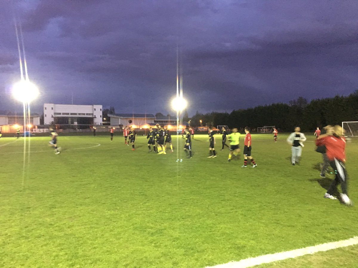 WestminsterSU's tweet photo. GOOAAALLL TO @UWSUMFC! 1-0 Dragons! Cracking finish by number 11! #WitnessTheBattle https://t.co/KUaATR7Hwl