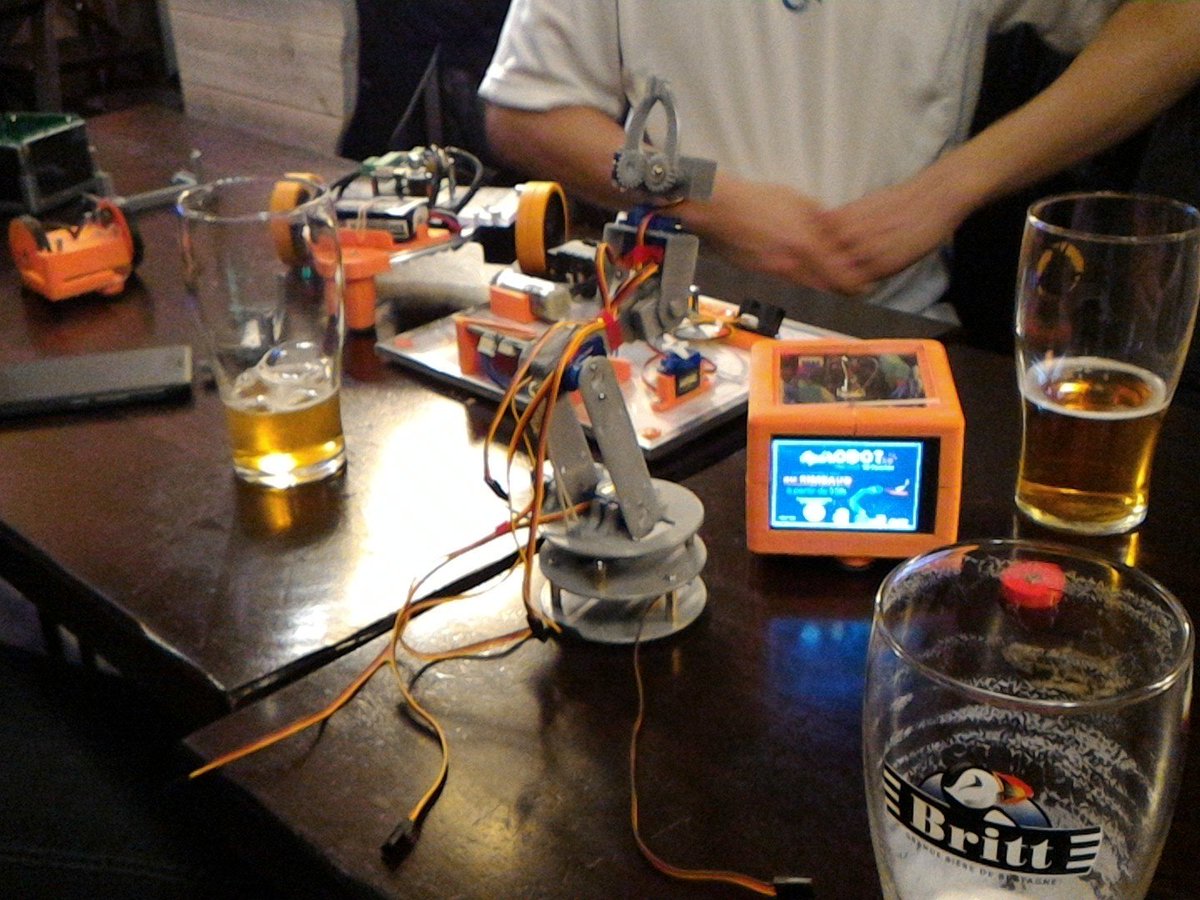 ISIBOT_ZZ's tweet image. Isibot est présent au 5ème #Aperobot avec @Robotips_asso  !
Cc @asso_i2c