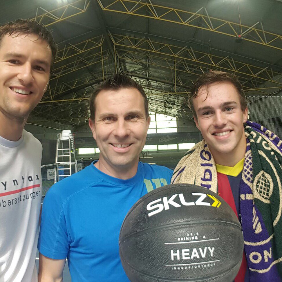 sklzschweiz's tweet image. Marco Chiudinelli und Johan Nikles trainiert von Beni Linder (Swiss Tennis) #sklzschweiz