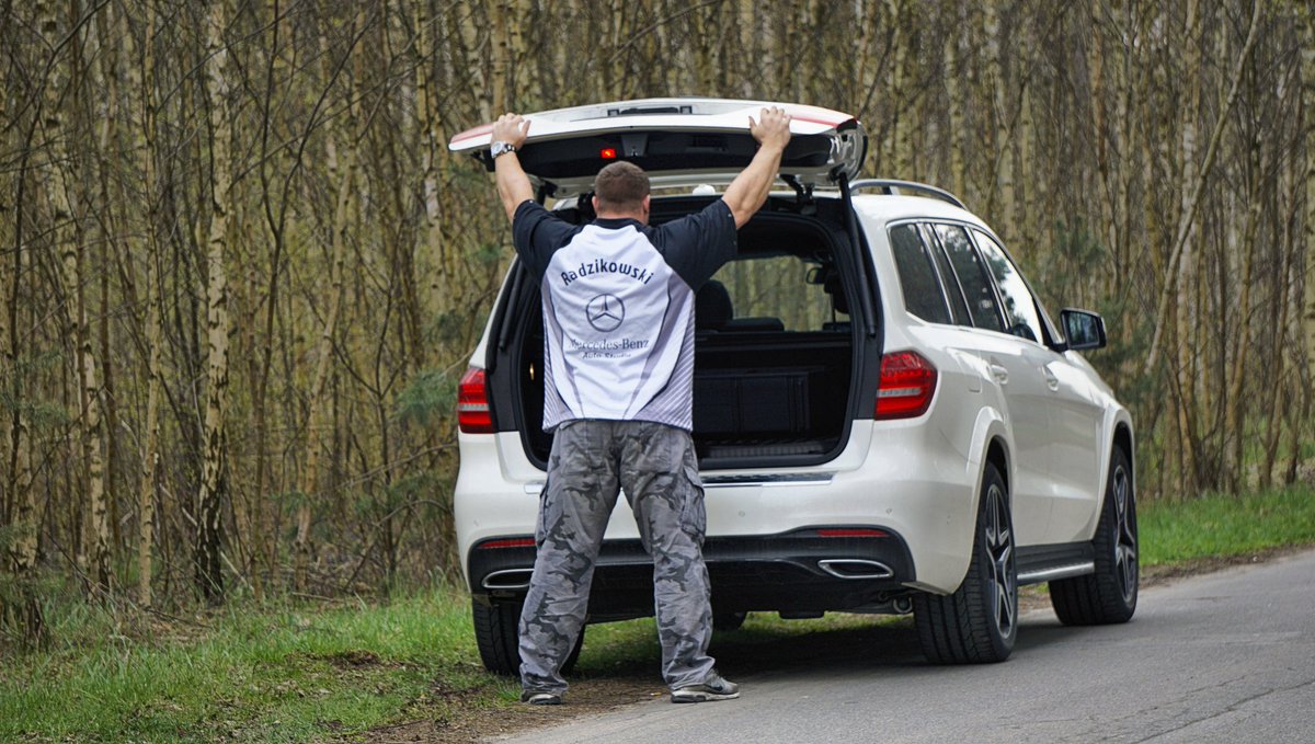MBLodz's tweet photo. Mistrzowski duet #radzikowski #mistrzswiata #Strongman i #mercedes #gls. #autostudiolodz https://t.co/5v3Zvfz2Ph