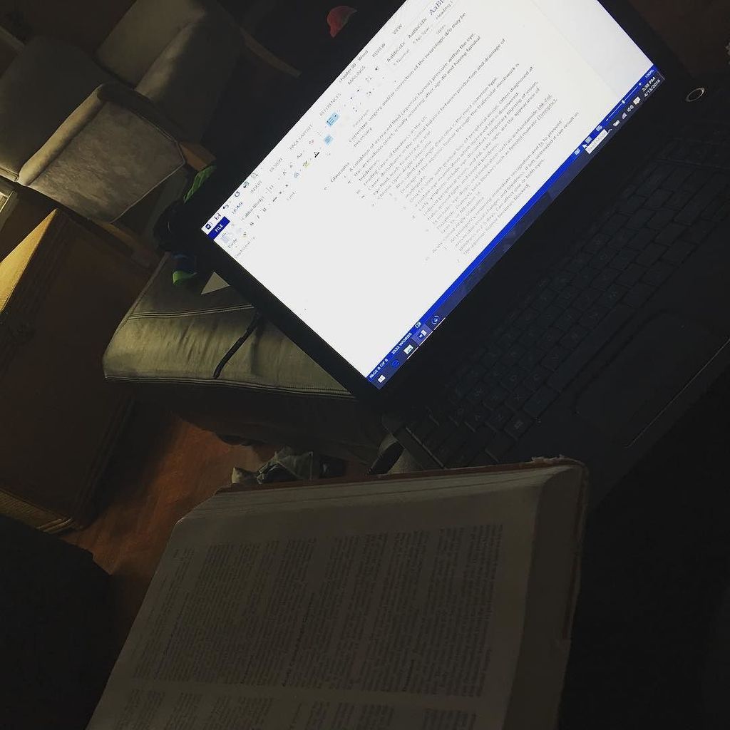 TheCaringTimes_'s tweet image. It's gonna be a loooong night... #nursingschool #lasttest #lightattheendofthetunnel by nicoled117