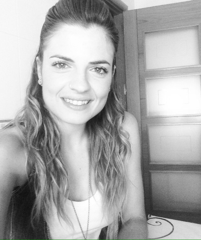 YoliBlz's tweet photo. Las sonrisas son una fachada incierta... Nunca sabrás lo que se esconde tras ella https://t.co/YcXyWL2YCU