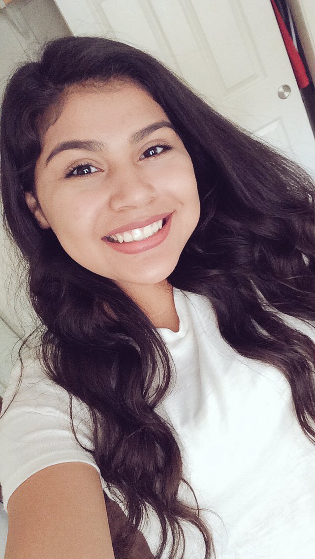 Noemizavalaa's tweet image. Just some selfies😛💁🏽💖 #basic #ducklips #puppyfilter #AtleastImNotAHoe