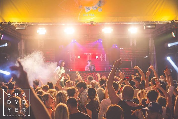 Dick Johnson &amp; Shan keeping the Lipton Ice Team stage cranking!