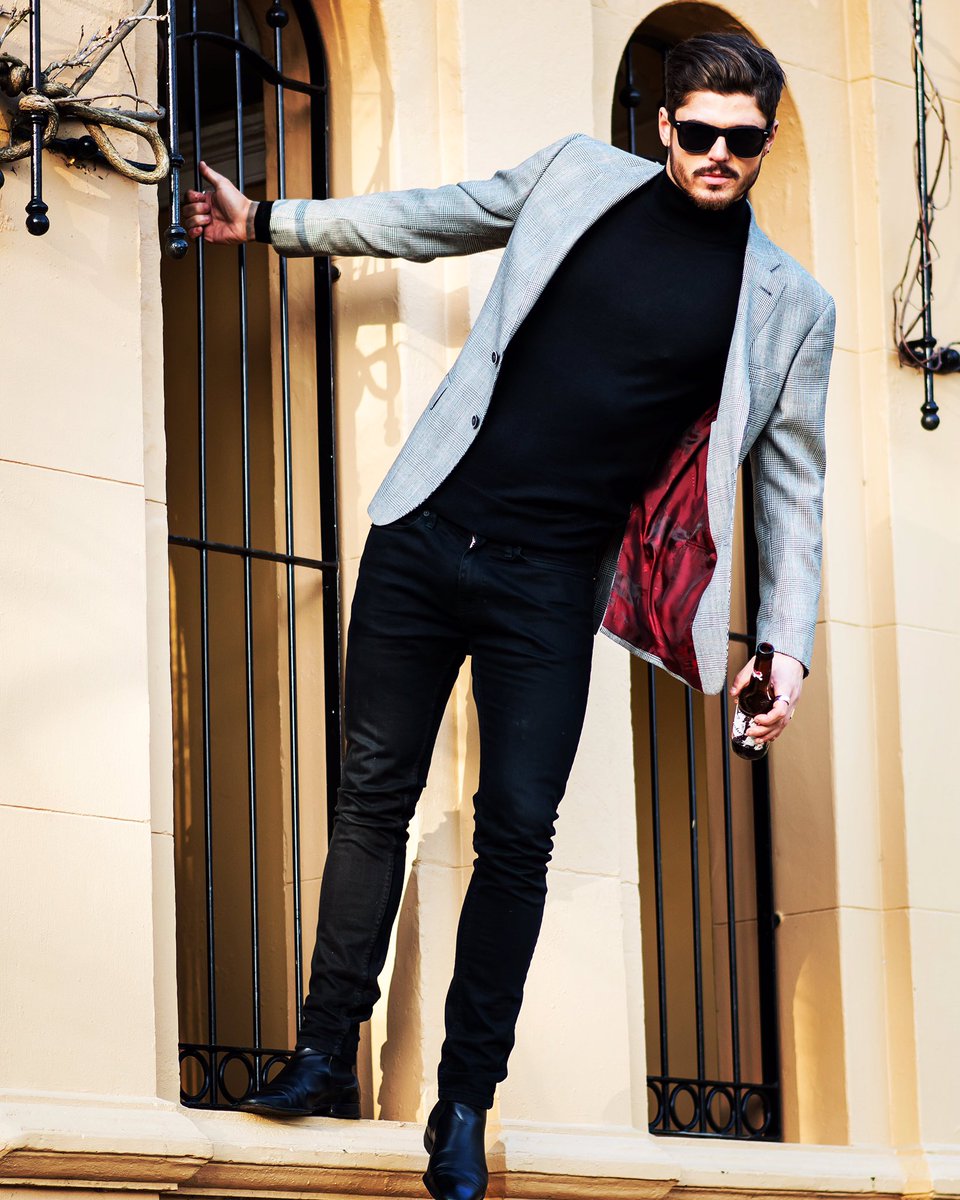 crossandjones89's tweet photo. Hanging like a piece of Art. #LFW #menswear #style @SamReece https://t.co/RaY7F0WiE4