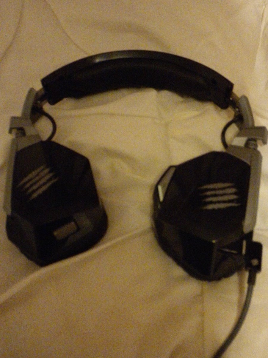 LoucaColes_'s tweet photo. After being impressed by this headset at @EGX #Rezzed2016 I had to buy a pair for myself @MadCatz #teammadcatz https://t.co/pqn7ocySdB