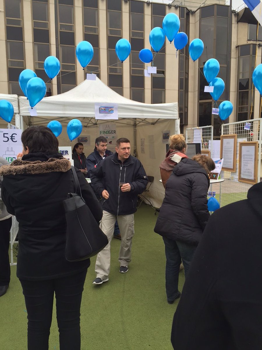 assopmda's tweet photo. @assopmda le 2 avril "Parlez Moi d'Autisme" sur le parvis de la mairie de #Rueil pour la journée de l'#Autisme https://t.co/8hgc1pjsi2