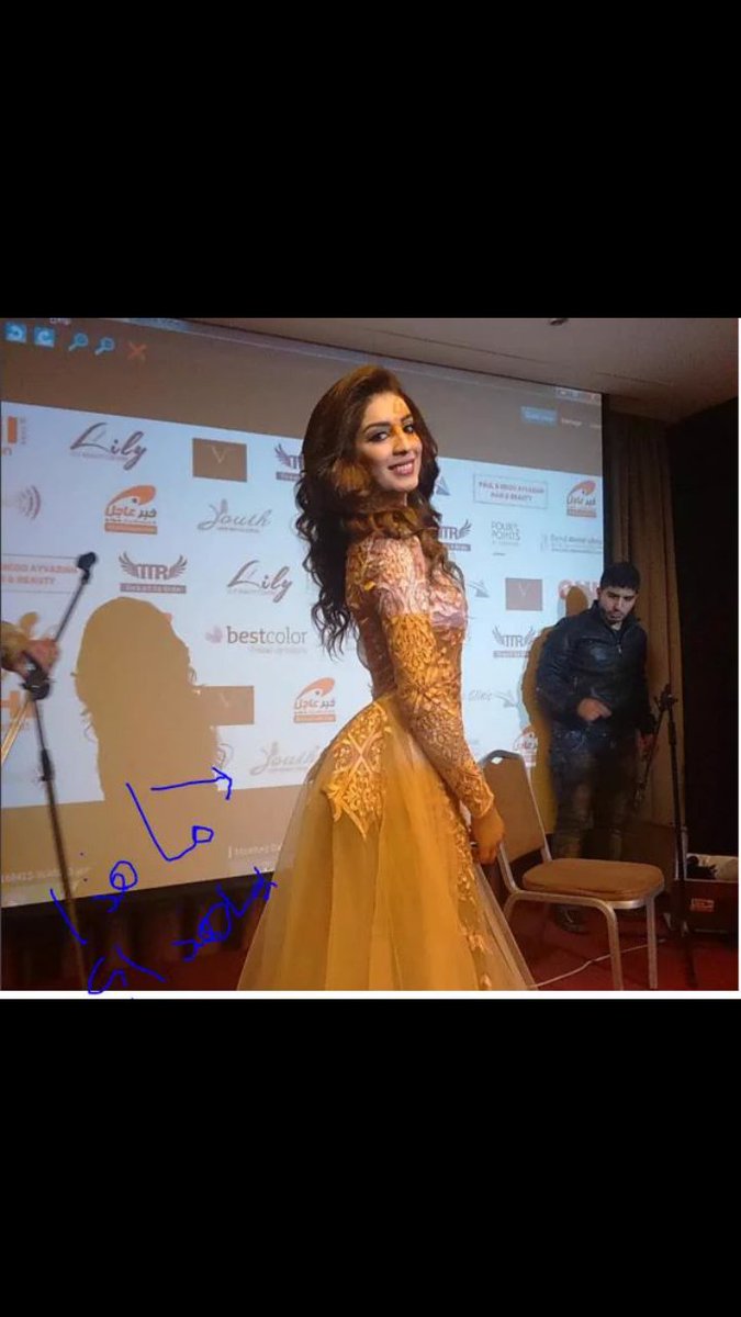 ElkhaderNsm's tweet photo. فحيحيم دار لي فيديه باش يرجعها مرا😨حتى مت لبونج شراه😂😂اهم شي عاجبها راسها يصحابلها كيم كردشيان😆😆
#souhilabenlachhab https://t.co/cHuH5lMpgq