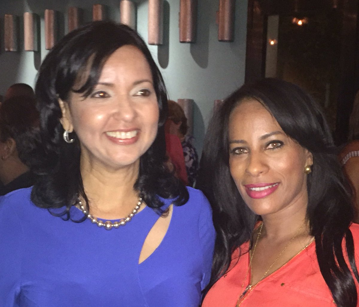 EdwinRicardoRD's tweet photo. Junto a la Dra @SandyLockward en la Ceremonia de Entrega de DO e Indicaciones Geográficas de Productos Dominicanos https://t.co/iHen3gPx4P