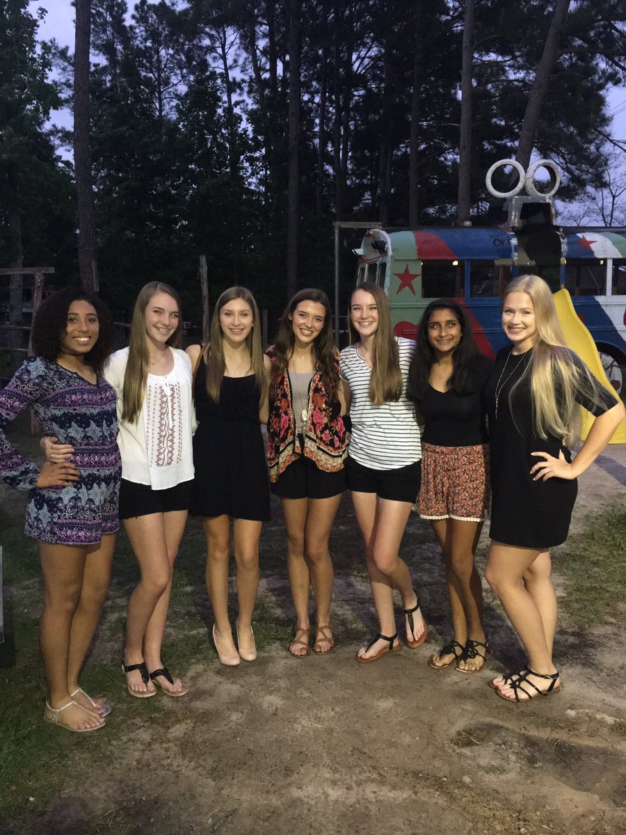ashlyn_brewer1's tweet photo. soccer banquet ⚽️❤️ #mostcomical https://t.co/LhbPvj8eW7