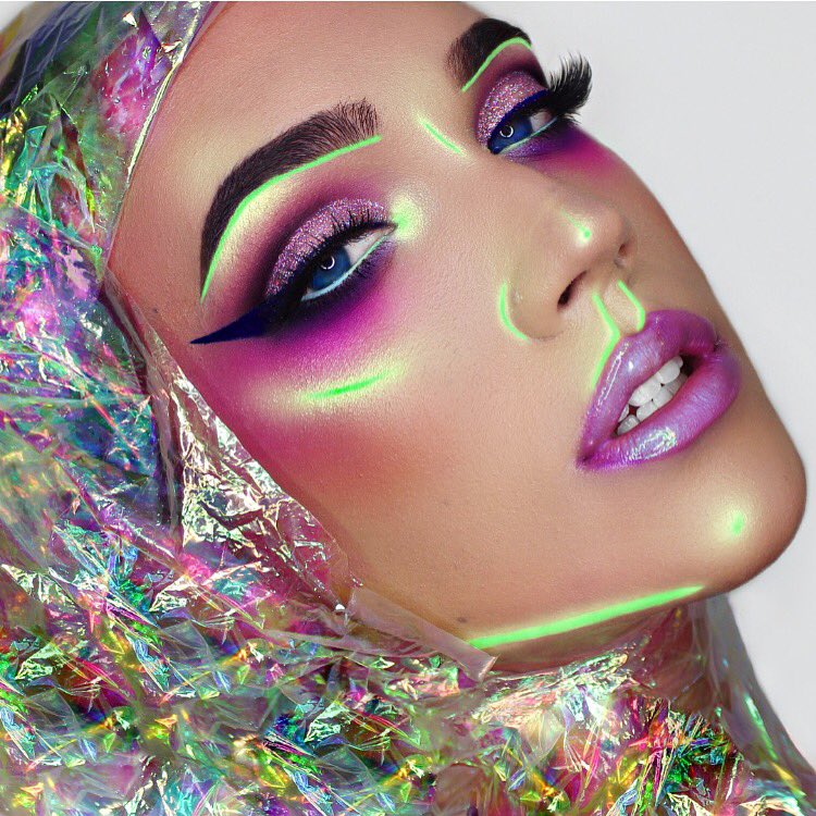 subtextfantasy's tweet photo. HOLOGRAPHIC GLAMAZON ✨ https://t.co/i5KUuyUjqu