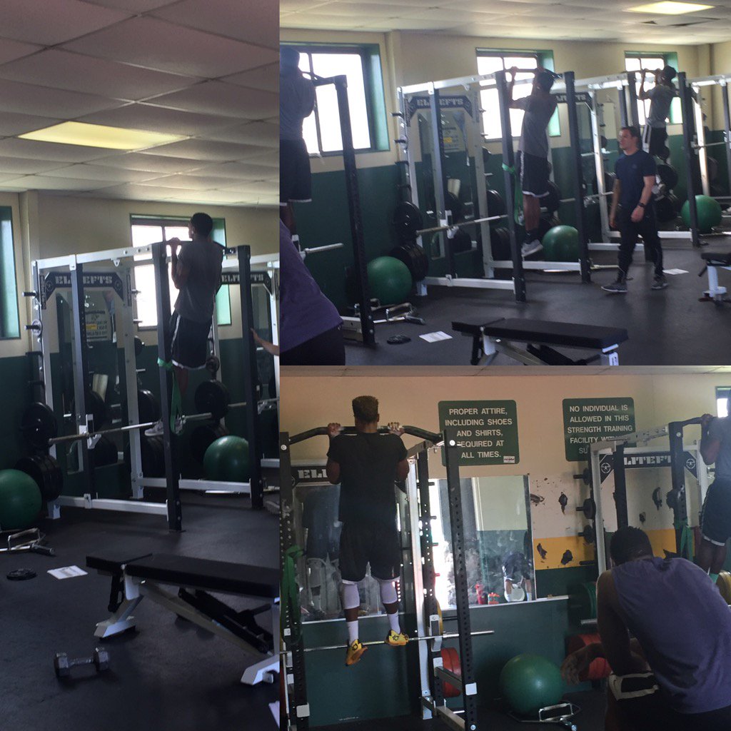 CoachCsanders7's tweet image. Some eccentric chin work with CPP Mens Basketball @CoachMOkada