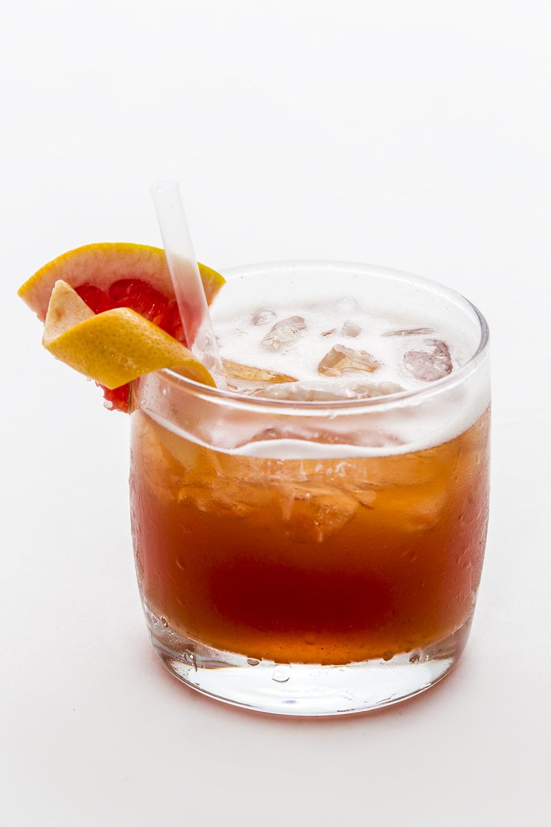 #Cordial by @FayeChili  
Campari, Cynar, almíbar de mate y jugo de pomelo. #MAPAverano