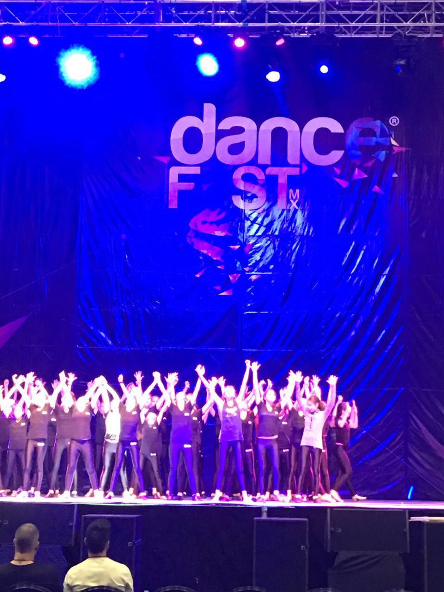 dancefestmx's tweet photo. GRACIAS por ser parte de #dancefestweekmx #Dancefestmx #derekmitchell #vailverano #vailsummer #vaildancefestival https://t.co/4wrurrYaN5