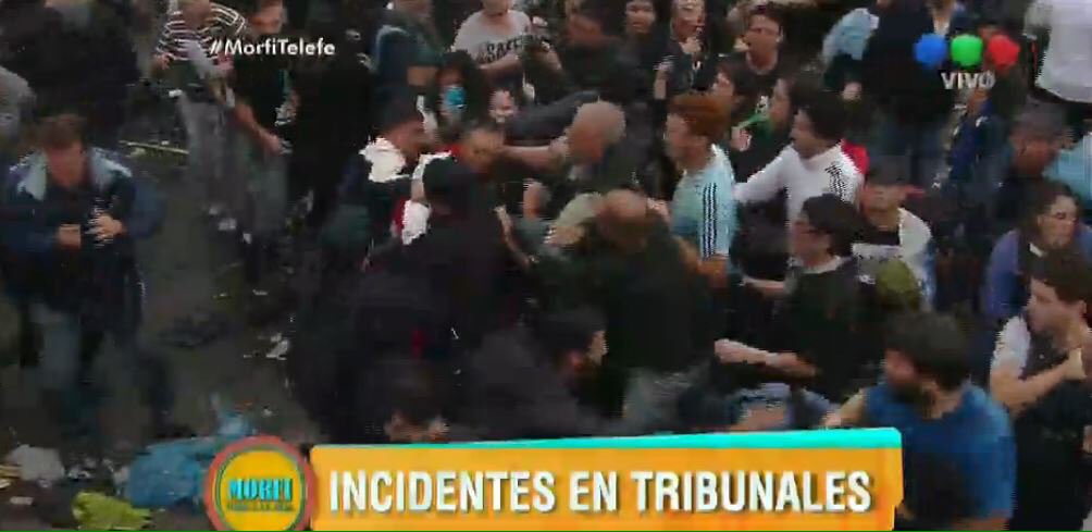 guillepanizza's tweet photo. Gracias por acompañarnos durante 7 horas de transmisión @bairesdirecto @telefenoticias @MorfiTelefe #DeclaraCFK https://t.co/0FZC1fDS0Q