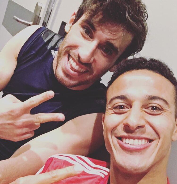 Thiago6's tweet photo. Vamooos!!! Auf geht's!!! #semifinal @FCBayern !!!! https://t.co/TJet7MnJYV