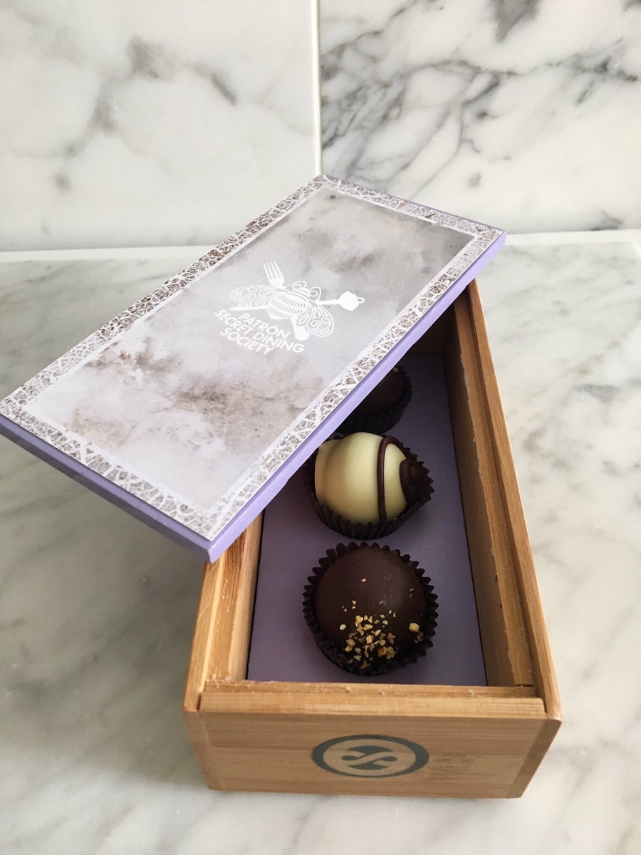 chenoastorm's tweet photo. Landed in #Seattle &amp; greeted by this lovely @Patron #xocafe #boxofchocolates by @OhmSweets #secretdiningsociety https://t.co/JGhkwQabG7