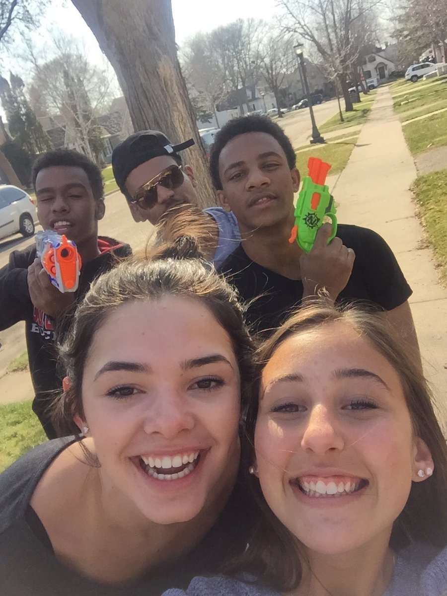 izzyrojas_'s tweet photo. @HpNerf 50 shades and the illegals enjoying the sun https://t.co/GeRetEuN6D