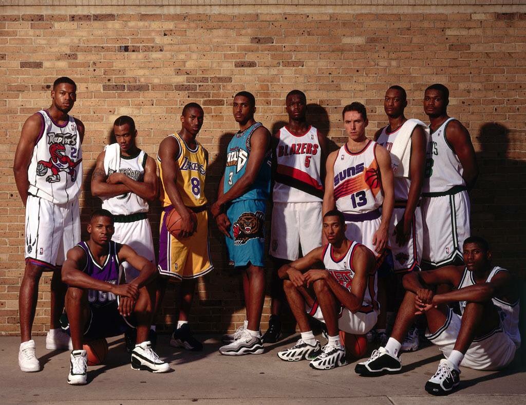 LADYHOOOP's tweet photo. Demain matin, tout ce beau monde formera une belle team de retraités 👴🏽 #Draft1996 #MambaDay https://t.co/fplHnHXM65