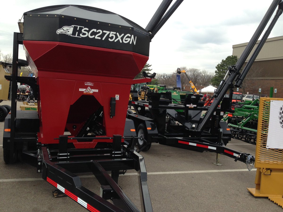 SiekerSales's tweet photo. Farm Show Model Travis Seed Carts selloff. Message me for details. #plant16 #seedtenders #builtlikeatank #hitchdoc https://t.co/uPdgnjxbc5