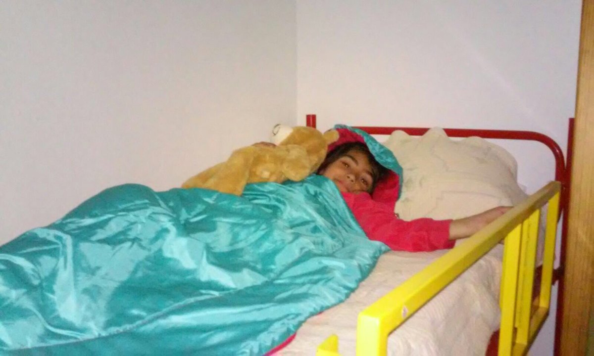 <a href="/tarihuela/">La Tarihuela</a> nos dormimos en tres,dos no